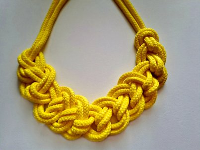 Náhrdelníky z lana